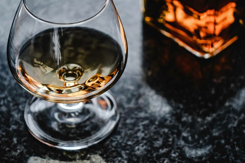 Rum pohár és üveg
